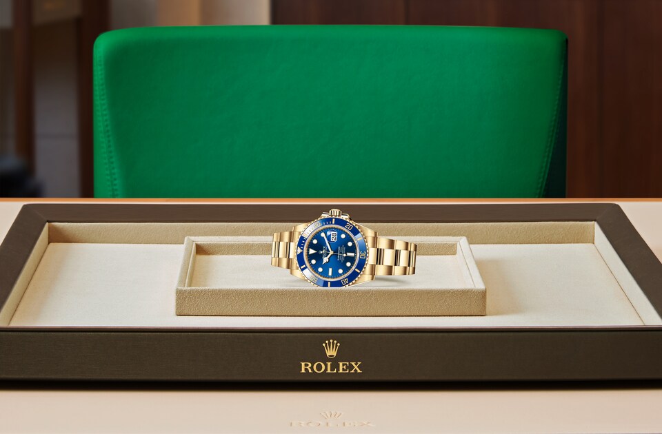 Rolex Submariner | Submariner Date | Coloured dial | Unidirectional Rotatable Bezel | Royal blue dial | 18 ct yellow gold | Men Watch | Rolex Official Retailer - THE TIME PLACE SG